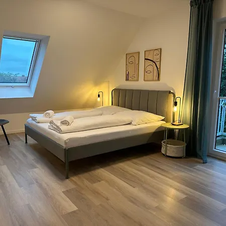 Grand Suite - Perfekt Fuer 6-8! Parken Flughafen 아파트 할버그무스